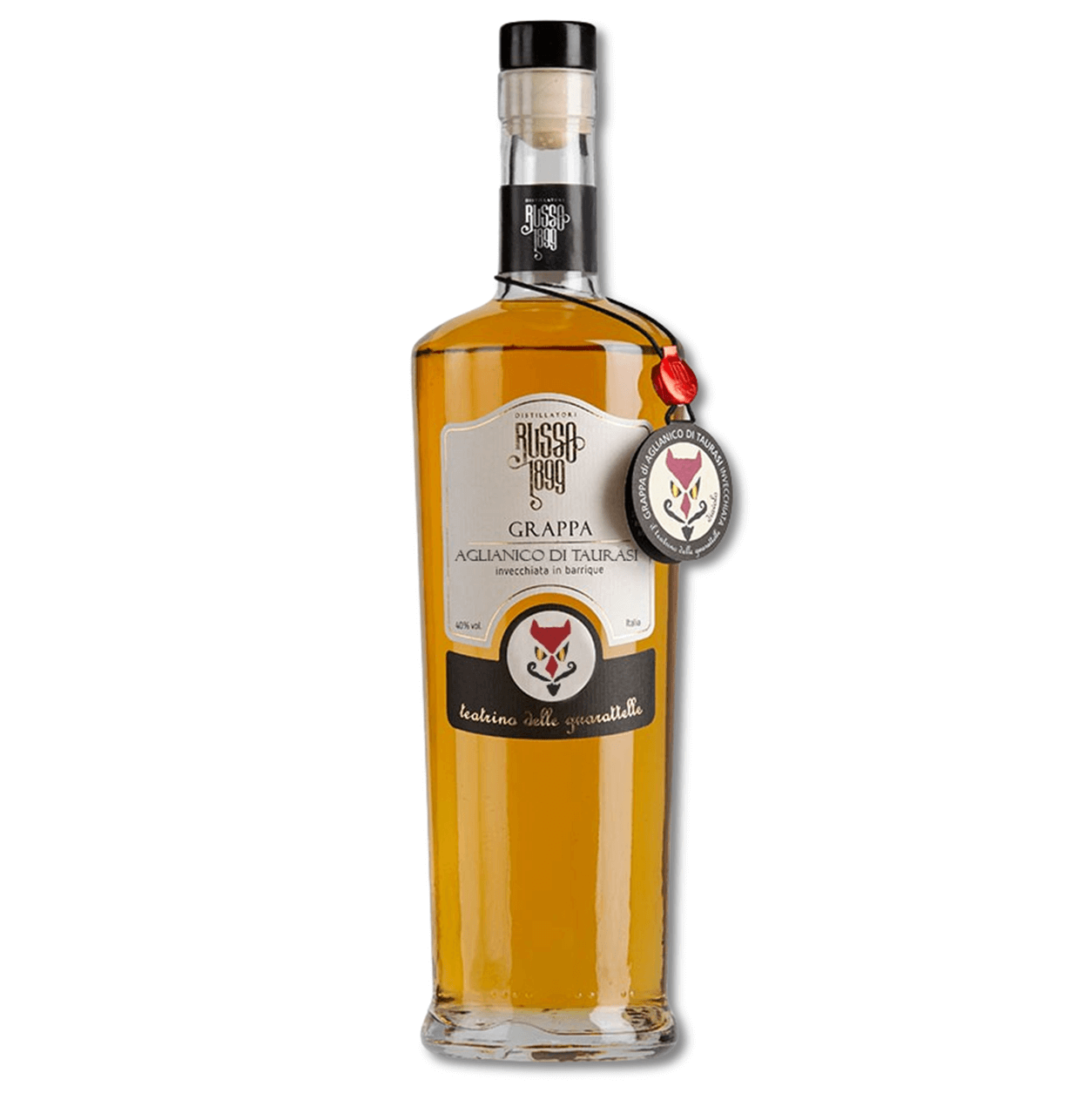 La grappa Aglianico di Taurasi Invecchiata è un' acquavite ottenuta dalla distillazione di vinacce dall'omonimo vitigno campano provenienti da zone vocate e selezionate al momento della pressatura.
La grappa viene invecchiata in botti di rovere francese per un periodo minimo di 18 mesi.
Grappa decisamente aromatica, caratterizzata da nota di nocciola, tabacco e erba fresca.
Questa pregevole grappa ha sentori di marasca e ribes.