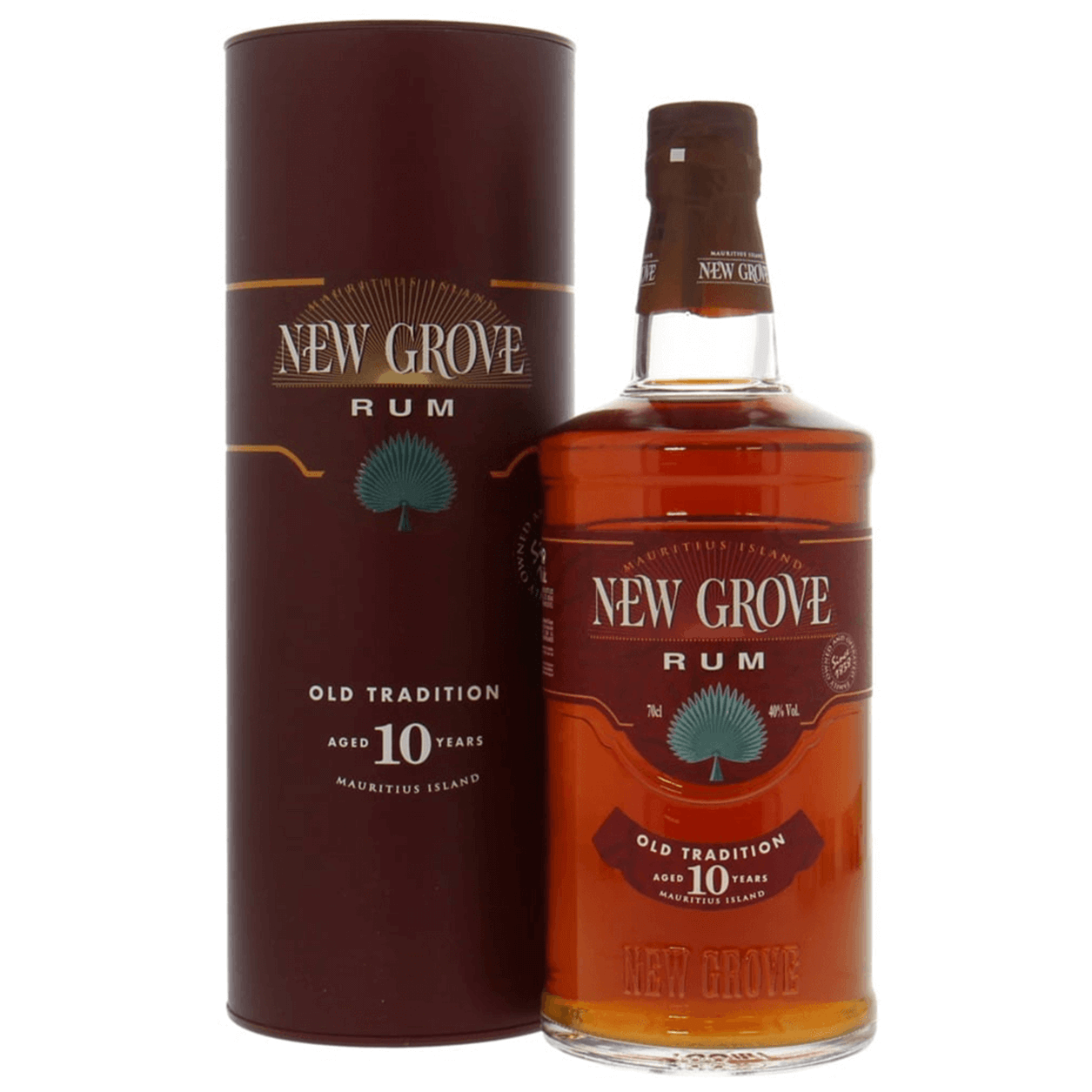 Un delizioso rum invecchiato 5 anni della distilleria New Grove, con sede a Mauritius.
Lo spirito viene invecchiato in una miscela di diversi tipi di botti, tra cui vecchie botti di porto e botti di rovere del Limosino, per cinque anni.
Questo produce un rum dal sapore più intenso.
Questo imbottigliamento offre note di frutti rossi, cannella, mela rossa candita, cioccolato, caffè espresso, vino porto, uva rossa, prugne, ciliegie, spezie di legno francese, vaniglia, zucchero bruciato, quercia di coc