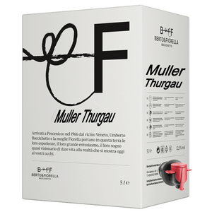 Colore: Giallo paglierino con affascinanti riflessi verdognoli.

Profumo: Intrigante, intenso, ampio, con lievi sfumature aromatiche. Impatto floreale e fruttato di grande eleganza. Fiori d’acacia, biancospino e note balsamiche si uniscono ad albicocca, pera, mela.

Gusto: aromatico, fragrante, fresco ed intenso. Attacco morbido con una buona acidità. Ricchezza di sensazioni al palato che richiamano i profumi.