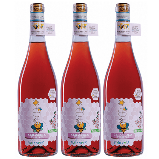 Colore rosa ciliegia intenso e brillante

Fragranze di lamponi, melagrana e toni balsamici.

Netta sapidità e sensazione tannica dimostrando la grande vitalità del vino

Attacco gustativo impetuoso con note fruttate e floreali legate a un tannino presente, ma ben integrato.

Il nerbo acido lo rende scalpitante e fresco