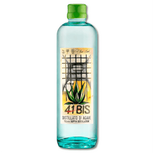 Nato dall’agave blu sarda, il distillato 41Bis affonda le sue radici in un passato affascinante.

Durante la Seconda Guerra Mondiale, l’esercito americano portò l’agave in Sardegna per impedire l’atterraggio dei paracadutisti nemici.

Oggi, quest’agave viene trasformata con maestria artigianale attraverso una doppia distillazione in un alambicco di rame del 1985.

Il nome “41Bis” richiama non solo la gradazione alcolica ma anche il processo di doppia distillazione che conferisce a questo distillato la sua i