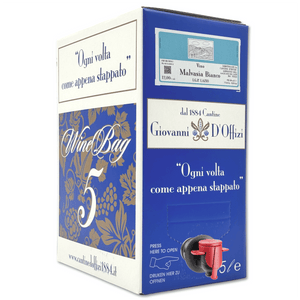 Vino bianco dal colore giallo intenso, offre toni dolci di mughetto e ciclamino, caramella al limone con pesca bianca ed erbe aromatiche. 

Fresco e fruttato, presenta un gusto asciutto, pulito e di grande sapidità.

Perché scegliere il formato Bag in Box?

Conservazione ottimale
Il sistema ermetico del Bag in Box mantiene il vino fresco fino a 8 settimane dall’apertura, proteggendolo dall’ossidazione e conservandone i profumi e la freschezza.

Sostenibilità ambientale
Il formato riduce l’utilizzo di v
