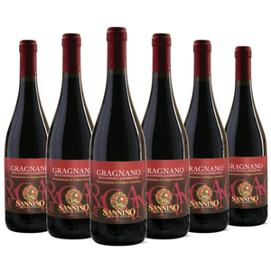 Dalle uve Aglianico e Piedirosso, prodotte nel tipico territorio di Gragnano, si ottiene un vino frizzante di antica nobiltà.

Di colore rubino intenso presenta la spuma con riflessi violacei.

Ha sentore fruttato, gusto morbido e gradevole. 

IL VINO DA PIZZA.