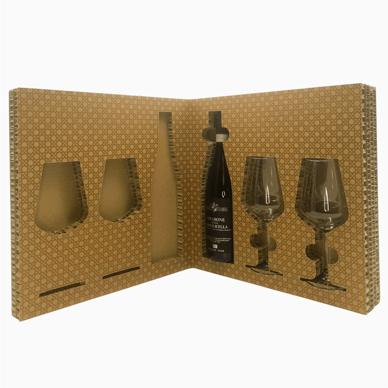  Elegante cofanetto Luxury con Calici in vetro

Rubino molto intenso che mantiene una buona trasparenza, molto consistente. 

Il profumo è etereo con note di frutta matura, in particolare la marasca ed una equilibrata sensazione di legno tostato e cacao.

Al gusto è pieno, armonico, lungo, con una grande morbidezza ed equilibrio. 

Retrogusto di marasche sotto spirito.