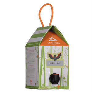 Vino biologico e da uve biodinamiche

La fermentazione spontanea lavora con quanto la natura offre ogni anno e affida alla forza e alla salute del territorio e del vigneto l’ottenimento di uve ricche di lieviti indispensabili per la fermentazione in cantina. La fermentazione spontanea dei vini è la condizione fondamentale per dare vita ad un vino in grado di restituire i sapori autentici di un territorio.

Colore rosso rubino brillante con riflessi violacei.

Il il profumo è intenso, con uve mature, vinoso 