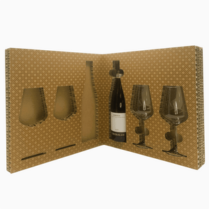 Elegante cofanetto Luxury con Calici in vetro

Le uve provengono dal Comune di Novello ad una altitudine di 360mt s.l.m.; quest’ area beneficia di una composizione marno- argillosa con buona permeabilità ed un’ottima esposizione a sud. 

Il cru Cerviano Merli si distingue per la sua innata eleganza, morbidezza nei tannini e piacevolezza.