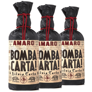 Questo amaro è composto esclusivamente da botaniche sarde, alcune autoctone ed altre ormai naturalizzate dell’isola ma il vero segreto è la dolcificazione tramite miele di corbezzolo.

Se siete stanchi di buttare giù bocconi amari, c’è solo un rimedio: bevete l’Amaro Bomba Carta! 

Ultimo nato della celebre azienda di Oristano, questo amaro è composto esclusivamente da botaniche sarde, alcune autoctone ed altre ormai naturalizzate dell’isola ma il vero segreto è la dolcificazione tramite miele di corbezzolo