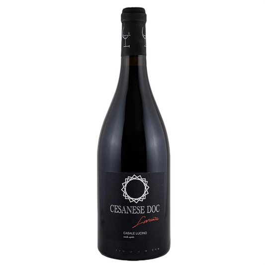 Una bottiglia dal formato e spessore importante per omaggiare il vino TOP prodotto dall'azienda da un particolare appezzamento di vigna con esposizione privilegiata, vendemmia verde, leggero appassimento in pianta e lunga macerazione per poi riposare e lasciar smussare il carattere distintivo del cesanese al tempo come lui solo sa fare.

Fruttato e minerale, deciso e vellutato allo stesso tempo, il CESANESE LEVANTE prodotto a Casale Lucino dai fratelli Ceracchi è di un rosso rubino con riflessi granati.
