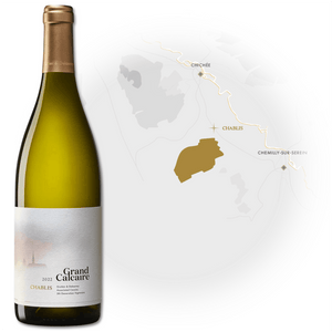 È dalla somma delle loro vocazioni, delle loro competenze e delle loro passioni che nacque questo desiderio di creare una propria interpretazione di uno dei vini freschi e minerali più famosi al mondo. Nella loro ricerca della purezza assoluta, Laurent e Dominique hanno spesso scelto appezzamenti ombreggiati esposti a nord così come i pendii nebbiosi con terreno argilloso-calcareo kimmeridgiano.
È proprio questo tipico personaggio del 'terroir cool' che cercano di permettere loro di creare vini singoli e vi