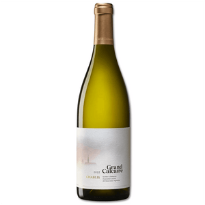 Posizione: Uve selezionate con cura coltivate su appezzamenti freschi di vigneti collinari. Marne argillose-calcare del Kimmeridgiano punteggiate da piccole ostriche calcare a forma di virgola (note come 'Ostrea Virgula') che misurano pochi millimetri. Questo tipo di suolo unico conferisce ai vini il loro carattere originale e la loro mineralità distintiva.

Le temperature notturne sono fresche grazie alla posizione settentrionale dei vigneti, che aiuta a preservare l'acidità dell'uva conferendo c