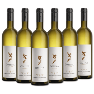 Consegna GRATUITA

PROFUMO: Ricca ed articolata la trama olfattiva.

Frutta esotica matura, scorza di agrumi, pepe bianco, magnolia, erbe aromatiche, il tutto sostenuto da un fresco respiro di miele d’eucalipto.

PALATO: In bocca è avvolgente, cattura il palato riproponendo inalterate le suggestioni avvertite all’olfatto, fresca e salina la lunga persistenza minerale.