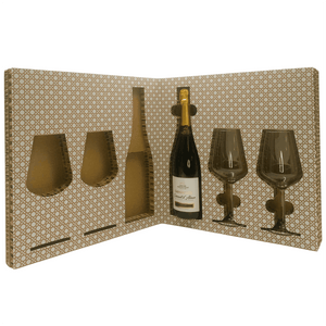 Prodotto nel più puro rispetto del metodo tradizionale o Champenoise con vendemmie intere e 12 mesi di affinamento sui lieviti. 

Le bollicine sono fini e delicate, un naso puro di fiori bianchi e una bocca filante di grande persistenza.

 Elegante cofanetto Luxury con Calici in vetro
 Metodo Champenoise Francese
 Ottima idea regalo per sorprendere con qualcosa di strepitoso ed elegante i tuoi amici
Materiali pregiati e ottime finiture, tutto completo per fare tu la confezione regalo 