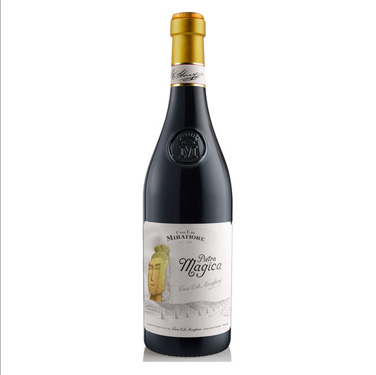 La Donna Tribale:

Mentre il maschio agisce sul clima, la donna tribale favorisce l'abbondanza del raccolto grazie all'applicazione dei suoi poteri soprannaturali

-Come si faceva una volta, quando il Nebbiolo in macerazione sulle bucce veniva aggiunto di Barbera-

6666 bottiglie prodotte