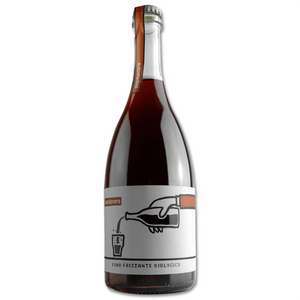 Un vino frizzante e bio semplice e diretto come siamo noi: coltivatori di terre, raccoglitori di uve, lavoratori di cantina e appassionati consumatori.

Vino da color cerasa tenue, cono note profumate, dal gusto asciutto e delicato, caratteristico e piacevolmente brioso, particolarmente dissetante e di ottima sorbevolezza.