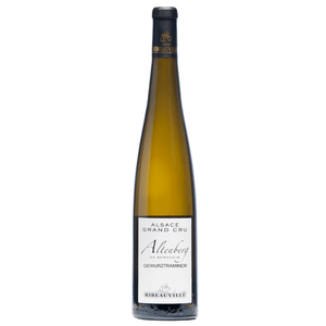 Questo Gewurztraminer Grand Cru Altenberg di Bergheim dal sapore amabile ha un tipico naso di frutta candita con note di fico e rosa. 

Al palato è ricco, strutturato e potente, con un finale fresco.

A nord di Ribeauvillé, sul Ban de Bergheim, il vigneto si trova sul versante sud del capezzolo di Grasberg in forte pendenza, con suoli marno-calcarei molto sassosi, poco profondi e ricchi di fossili.

Vigneto collinare interamente raccolto a mano sulla famosa faglia geologica di Ribeauvillé