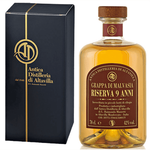 Vitigno: Malvasia di Casorzo d’ Asti.

Provenienza Vinaccia: Casorzo (Asti).

Sistema di distillazione: Discontinuo a bassa pressione con alambicchi in rame funzionanti a vapore

Periodo di distillazione: Ottobre e novembre di ogni anno.

Botti utilizzate: In piccole botti di ciliegio.

Colore: Ambrato tendente al rosso.

Profumo: Delicato, fruttato e decisamente aromatico.

Sapore: Morbido, sentori di ciliegia e frutti di bosco.