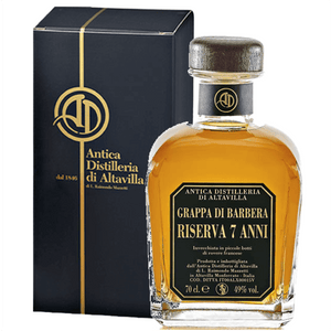 Mazzettis 7-jähriger Barbera Riserva Grappa aus der Antica Distilleria di Altavilla in einer Geschenkbox