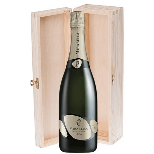 Colore: Giallo paglierino carico con riflessi dorati.

Profumo: Delicate note di lievito e di pane cotto unite ad un fruttato molto elegante (mela golden e banana).

Sapore: Equilibrato di media persistenza, con piacevole retrogusto amarognolo, giustamente acidulo.

Uve: Chardonnay 80%, Pinot Bianco 20%.
Resa: Non superiore a 95 q.li/ettaro.
Vendemmia: Manuale, solo di grappoli sani a perfetta maturazione raccolti in piccole casse forate.
Vinificazione: Pressatura soffice con rese molto basse (65%).