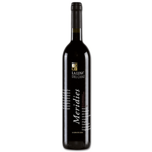 Vino dotato di grande eleganza e di grande potenzialità evolutiva in bottiglia, intenso di buon corpo ed eleganza

Colore rosso ciliegia intenso e profondo.

Il profumo è estremamente fruttato, in particolare ciliegia, mirtillo, frutti di bosco. Si percepiscono inoltre note speziate molto gradevoli e fini. Mancano le note vegetali, tipiche della varietà Cabernet, per una precisa scelta aziendale di voler esprimere maggiormente il lato fruttato.

Il sapore è vellutato e morbido con sapori che rievocano 