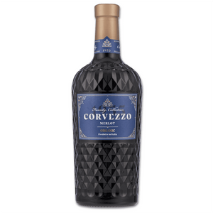 Vino di classica e raffinata eleganza ottenuto dalla coltivazione di quattro cloni disposti su quattro suoli di diversa composizione e gradazione franco argillosa.

I singoli cloni vengono vendemmiati e vinificati separatamente a seconda dei rispettivi tempi di maturazione per garantire complessità e ricchezza polifenolica.

COLORE:
rosso rubino compatto

PROFUMO:
intenso, complesso con sentori di ribes in confettura, note di chiodi di garofano e un finale di cannella

PALATO:
morbido, ben equilibrato con t