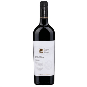 Rosso amaranto profondo con riflessi violacei, che tendono verso tonalità granate con l'evoluzione.

Trama aromatica piena, espressiva, profonda.

Il fruttato di sottobosco, prevalente all'ingresso, lascia poi spazio a sensazioni balsamiche eteree.

Texture gustativa di sinuosa morbidezza, bilanciata da una ponderata struttura.

Tannino misurato, mai invadente. 