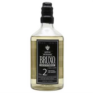 Il Mezcal Bruxo N.2 Pechuga De Maguey è un'espressione affascinante e complessa della tradizione mezcaliera messicana. Prodotto in modo artigianale, questo spirit distinto si distingue per la sua produzione unica e il suo profilo aromatico intrigante.

La distillazione include una fase particolare dove una vera pechuga (petto di pollo) viene appesa all'interno dell'alambicco durante il processo. Questo metodo, tradizionale in alcune regioni del Messico, è creduto aggiungere un'ulteriore profondità di sapore