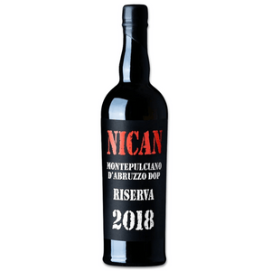 È un vino noto per la sua straordinaria capacità di invecchiamento, celebrato in retrospettive verticali (come quelle che hanno messo a confronto annate storiche come la 2008, 2011 e successive). 

Un magnifico colore rosso rubino intenso, arricchito da eleganti riflessi granati quasi impenetrabile, indice di una struttura possente e di una concentrazione elevata.

I primi sentori che si liberano dal calice sono quelli di frutti rossi maturi che si fondono armoniosamente con note speziate di pepe nero,