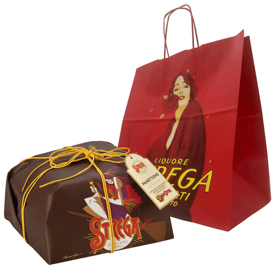Il Panettone Strega Alberti è ottenuto dalla lievitazione naturale e da ingredienti accuratamente selezionati. La golosa farcitura con crema al cioccolato al Liquore Strega dona un inconfondibile tocco di personalizzazione a uno dei dolci più amati della tradizione natalizia.