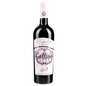 Il Primitivo di Manduria GALLICA DOP è un vino che celebra la ricchezza e la profondità dei sapori del Salento. Con la sua struttura robusta e le sue note fruttate, è un vino che avvolge il palato, regalando un'esperienza sensoriale unica e indimenticabile. La cura meticolosa in ogni fase della produzione e l'attenzione ai dettagli sono la nostra promessa di qualità, per offrirti un vino che supera le aspettative. Scegli il Primitivo di Manduria GALLICA DOP per le tue cene più importanti e lasciati sedurre 