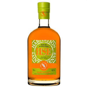Rhum certificato AOC Martinique Agricole. 

Questo rum proviene dalla distillazione in alambicco creole di puro succo di canna da zucchero fresco. 

Successivamente invecchia in botti di rovere americano ex bourbon.

Il blend finale prevede l’utilizzo di rum agricoli, con un invecchiamento minimo di 1 anno.

Colore dorato, al naso è ricco di note di frutta matura, tra cui spicca la ciliegia.

Accanto a queste si fanno strada le note di spezie piccanti come il pepe, una leggera nota fumosa e aromi 