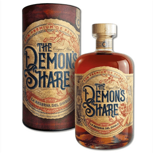 Prodotto a Panama con melassa da canna da zucchero, questo Rum è distillato in
alambicco a colonna con metodo di distillazione continua. La maturazione è di almeno 6 anni in botti di rovere americano tostate (220 lt.).

Si presenta di colore ambrato intenso con riflessi dorati. Al naso le note alcoliche
sono ammorbidite grazie ai sentori di vaniglia, agrumi, mela verde e legno. Al
palato si percepiscono intense le note di rovere, spezie dolci, agrumi, vaniglia e
cuoio.

Il finale è morbi