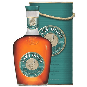 La produzione di questo rum parte dalla melassa della canna da zucchero coltivata nel nord-est dell’isola . 

Una volta terminato l’invecchiamento ( alcuni rum dell’assemblaggio hanno 12 anni ) principalmente in botti di rovere francese . Il maste distiller assembla rum di diversi millesimi , di cui alcuni affinati in fusti nuovi di quercia americana  

Dal colore ambrato scuro, al naso è fresco dominato da note di frutta esotica, in bocca è morbido, lascia note di agrumi e di legno.