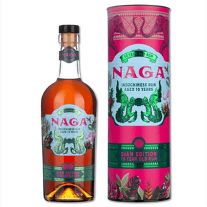 Nella produzione del Naga Siam 10 Anni, la canna da zucchero coltivata sull'isola di Java in Indonesia viene fermentata e distillata 5 volte. Il rum è maturato in botti di quercia ex-bourbon.

Il locale di stagionatura è sotterraneo in modo che la temperatura possa essere mantenuta costante.

Dopo 10 anni di maturazione, il rum viene imbottigliato.

Colore: Ambra 

Naso: Speziato, dolce, zucchero di canna, note di legno. 

Gusto: Speziato, dolce, frutta candita, note di vaniglia, quercia e tabacco. 