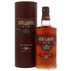 Un delizioso rum invecchiato 5 anni della distilleria New Grove, con sede a Mauritius.

Lo spirito viene invecchiato in una miscela di diversi tipi di botti, tra cui vecchie botti di porto e botti di rovere del Limosino, per cinque anni. 

Questo produce un rum dal sapore più intenso.

Questo imbottigliamento offre note di frutti rossi, cannella, mela rossa candita, cioccolato, caffè espresso, vino porto, uva rossa, prugne, ciliegie, spezie di legno francese, vaniglia, zucchero bruciato, quercia di coc