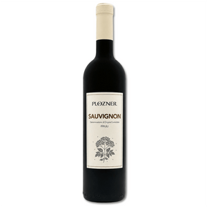 Tenuta Plozner si trova a Barbeano di Spilimbergo, nel cuore della doc Grave. I terreni ghiaiosi di origine alluvionale e il clima mite conferiscono ai vini Plozner caratteristiche uniche: sono minerali, freschi, con profumi netti.

Raccolta delle uve in leggero anticipo rispetto alla maturazione fisiologica per esaltare i tratti vegetali. Color giallo paglierino con un profilo olfattivo tipicamente varietale che esprime le note vegetali pronunciate (salvia,peperone,ortica,foglie di pomodoro,bosso). Il sapo