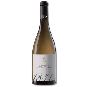 Il nostro enologo seleziona accuratamente le uve per posizione e qualità,
affinché il variegato terroir altoatesino possa trovare la sua massima
espressione nel vino. Da sempre, l'arte vera consiste nel ricavare da
ciascuna particolare posizione la giusta varietà, così da rafforzare
l'unicità dei vini di qualità H.LUN.

Un vino dal tipico e marcato aroma di sambuco e peperoni che
sprigiona un gusto pieno e corposo.

Si abbina ottimamente a piatti di pesce e antipasti saporiti.