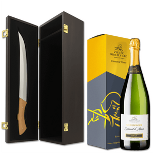 CONSEGNA GRATUITA

Scatola regalo in elegante cofanetto regalo di legno con sciabola pesante per effettuare il sabrage, ovvero apertura dello champagne o spumante effettuata facendo saltare il collo in vetro della bottiglia. cm 44x13x12.5

Bottiglia di Magnum Cremant Brut AOC Alsazia Francia Cave De Ribeauville 1,5 Lt inclusa

Prodotto nel più puro rispetto del metodo tradizionale o Champenoise con vendemmie intere e 12 mesi di affinamento sui lieviti. 

Le bollicine sono fini e delicate, un naso puro 