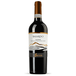 Zona di produzione: i vigneti si trovano nel Comune di Montemarano in Provincia di Avellino (AV), contrada Baiardo
Note di degustazione: all’esame visivo si presenta limpido con un colore rosso rubino con riflessi granati, consistente. Al naso è intenso, complesso e fine, con profumi floreali di viola appassita; fruttati di piccoli frutti neri in confettura, ribes e more in particolare; speziati di liquirizia e vaniglia; note di caffè, di tabacco dolce donate dal lungo affinamento in barrique e botte  