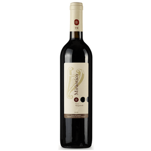 Colore: Rosso rubino intenso

Olfatto: Frutta rossa matura, pepe nero e violetta

Gusto: Spiccata mineralità, tannino moderato

In perfetta armonia si fondono tra loro i vitigni di Sangiovese, Malbec e  Canajolo, che esaltano i loro profumi riposando per un breve periodo in barriques di rovere francese provenienti dalla rinomata foresta di Bertranges.