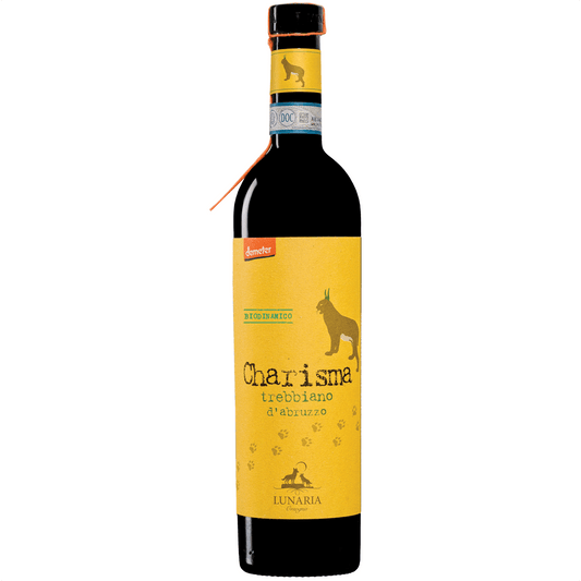 Origine e storia del vitigno
Trebbiano (Trebulanum) ai tempo dei romani era il vino dei legionari, grazie alla importante disponibilità legata alle sue alte rese produttive. Il suo nome deriva da “Trebula” che significa “vino casereccio”: bere un buon Trebbiano è come tornare al sapore del vino prodotto in casa.

Coltivato a capanne (tendone o pergola abruzzese), la forma di allevamento che più di tutte restituisce alla vite il suo naturale sviluppo vegetativo.

La fermentazione spontanea lavora con quanto 