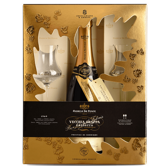 Dal colore giallo dorato dato dall’invecchiamento in botti di rovere della regione francese del Limousin, è limpida nella sua essenza e regala una vera esperienza olfattiva.

Per un regalo speciale, un packaging raffinato e originale che contiene una bottiglia di Grappa di Prosecco invecchiata 8 annate ma anche due calici a tulipano personalizzati Da Ponte, ideali per la degustazione. 

La forma particolare dei calici a goccia rastremata ai vertici, infatti, è stata studiata appositamente per le grappe