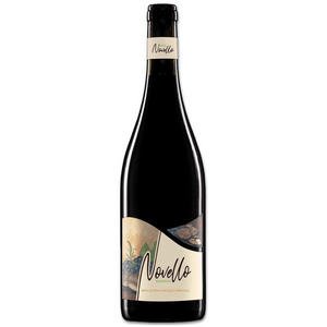 Disponibile per l'acquisto/prenotazione, in vendita dal 31 Ottobre 2026

Il segreto di questo vino si chiama “Macerazione Carbonica” detta anche “Fermentazione Aromatica”, così chiamata perché esalta il profumo dell’uva. La pratica enologica si basa sul saturazione del recipiente di macerazione con gas di fermentazione naturale del mosto che innescano il processo di fermentazione “intracellulare”. Il vino che si ottiene viene subito spillato e nel giro di una settimana si presenta profumato, morbi
