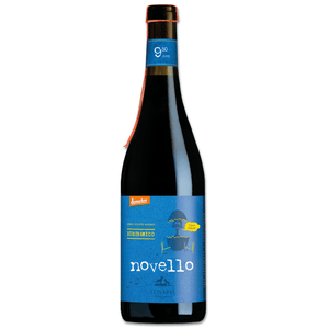 ENZA SOLFITI AGGIUNTI BIODINAMICO BASSO DI ALCOL PER SCELTA! 9,50% Vol

Certificazioni: Demeter – Biologico UE – Fair for Life – Biodiversity Friend BLOCKCHAIN CERTIFIED

IL PRIMO E UNICO NOVELLO BIODINAMICO

Un vino novello che va oltre la tradizione: nato dalla coltivazione biodinamica certificata Demeter, CiaoMondo è un’espressione autentica del terroir, della biodiversità e di una viticoltura che lavora con e per la natura.

Non un semplice novello, un atto d’amore verso la terra.