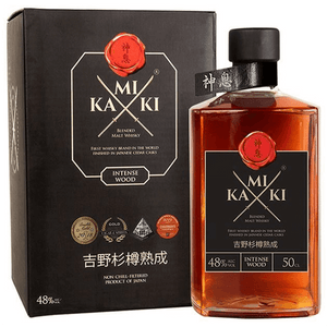 Il Whisky Giapponese Intense Wood Extra Aged e la versione speciale del Kamiki tradizionale con un invecchiamento molto più lungo ed intenso.

Kamiki è un blended whisky di malto, non filtrato a freddo, creato in lotti limitati (small batch) con rari whisky al malto giapponese, è il primo whisky al mondo con finitura in botti di cedro giapponese