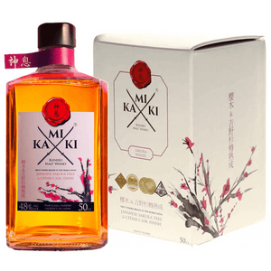 Il Whisky Giapponese Sakura Wood e la versione speciale del Kamiki tradizionale con un invecchiamento molto più lungo ed intenso in botti di Ciliegio e Cedro.

Kamiki è un blended whisky di malto, non filtrato a freddo, creato in lotti limitati (small batch) con rari whisky al malto giapponese, è il primo whisky al mondo con finitura in botti di cedro giapponese e botti di legno da Ciliegio (Sakura in Giapponese)