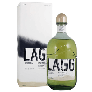 Matura al 100% in botti ex Bourbon di primo utilizzo, per poi essere imbottigliato senza filtrazione a freddo né aggiunta di coloranti.
Il suo gusto è vibrante e fresco. L’influenza della torba combinata a quella cremosa di vaniglia propria del rovere americano costituisce la colonna dorsale di questo LAGG Single Malt. Si può dire che l’espressione di Kilmory rappresenti lo stile della distilleria che si concentra totalmente sull’utilizzo di botti ex-Bourbon e sul suo caratteristico spirito torbato.